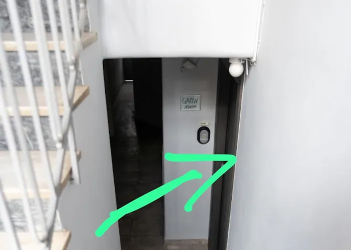 Nancys Studio At Metro Petralona
